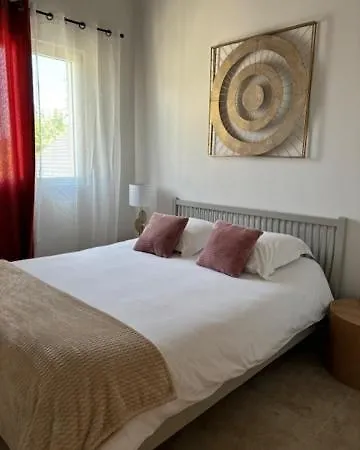 La Tour Du Chateau מלון *