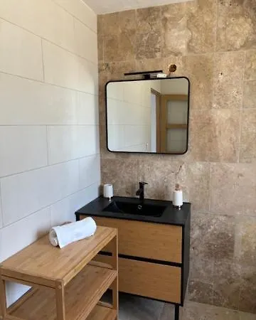La Tour Du Chateau מלון